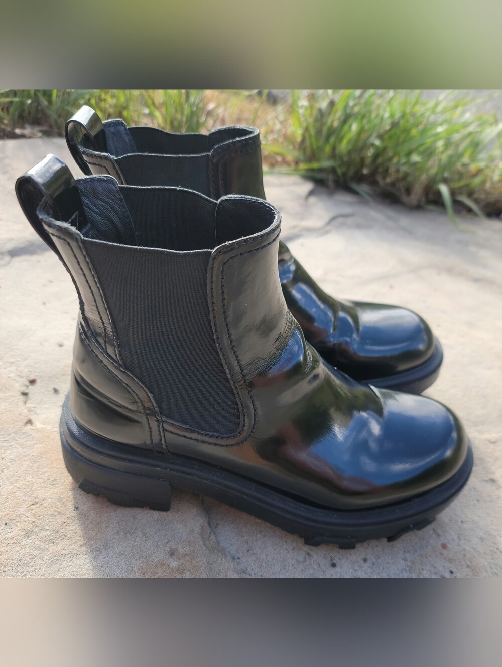 Rag and Bone Women's Black Gloss Chelsea Boots - Sleek Pull-On (size 38.5